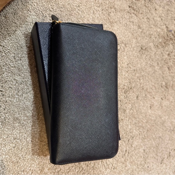 Prada wallet. Black with gold hardware. - Picture 4 of 5
